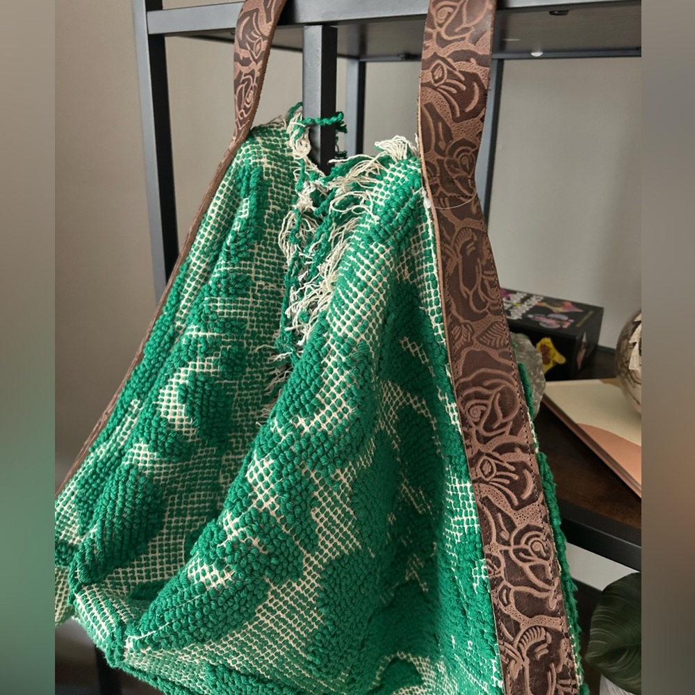 Free People Miramar Carryall Bag Color- Jellybean Green Carpet Bag New - Picture 5 of 9